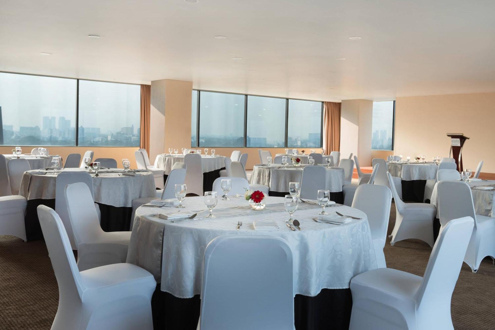 Four Points By Sheraton Jakarta Thamrin מראה חיצוני תמונה